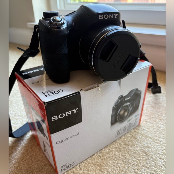 The Sony Cyber-shot DSC-H300 - Picture 1 of 8